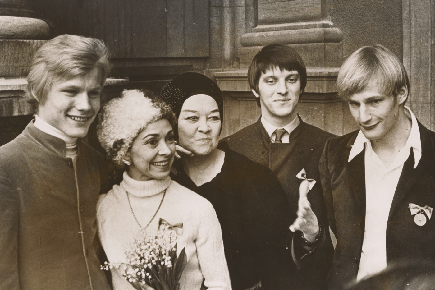 From the left to the right: Jonas Kate, dancer of the Royal Swedish Ballet, who got the Carina Ari scholarship 1969, Dame Margot Fonteyn, Madame Carina Ari de Moltzer, Mr Conny Borg, director of The Ballet at The Great Theatre, Gothenburg, Sweden, and Mr Niklas Ek, premier dancer of The Birgit Cullberg Ballet.