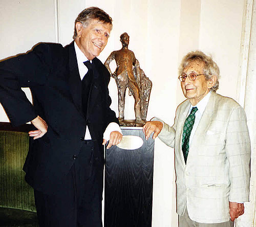 Prof. Häger med skulptören Willy Gordon